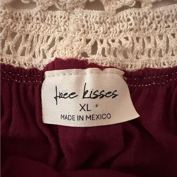 Free Kisses Red and white lace blouse - Picture 9 of 9